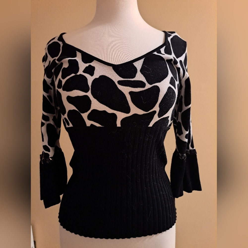 Belldini Black and White V-Neck Sweater Size S